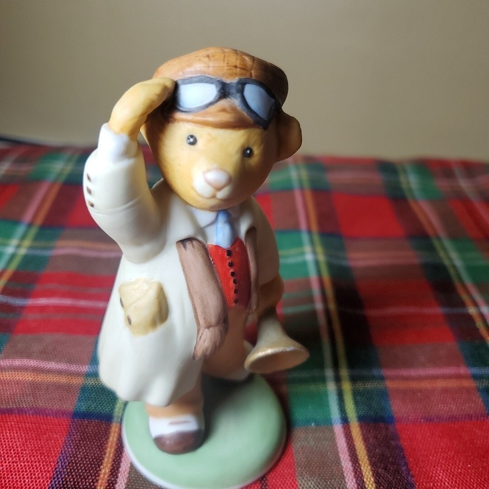 Franklin Mint Archie Goodly Porcelain Figurine Bear Cream Vintage 1986 Aviator